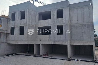 /international/hr/trogir-split-dalmatia-county-310106942211/