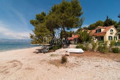 /international/hr/supetar-split-dalmatia-county-310101515298/