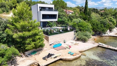 /international/hr/brace-dezmalj-26-23242-posedarje-croatia-posedarje-zadar-county-310105988906/