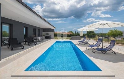 /international/hr/zminj-istria-county-310107366477/