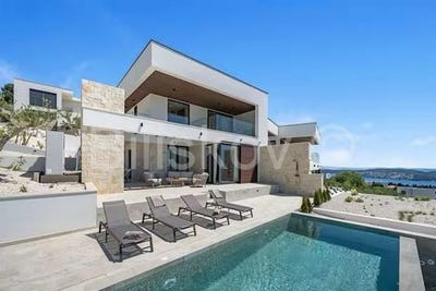 /international/hr/trogir-split-dalmatia-county-310102439636/
