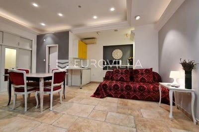 /international/hr/karlovac-karlovac-county-310106689710/