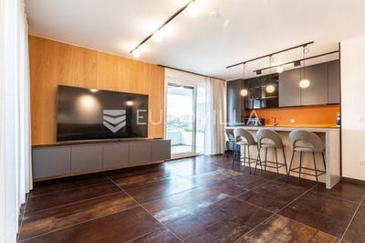 /international/hr/split-split-dalmatia-county-310105969781/