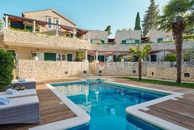 /international/hr/supetar-split-dalmatia-county-310101670333/
