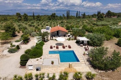 /international/hr/brac-split-dalmatia-county-310103096889/