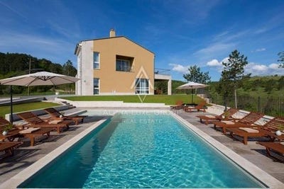 /international/hr/motovun-istria-county-310103822243/