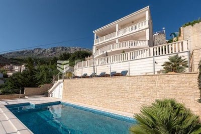 /international/hr/omis-split-dalmatia-county-120094750256/