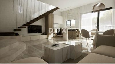 /international/hr/vodice-sibenska-ulica-310108595546/