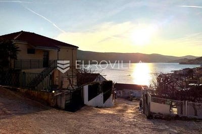 /international/hr/marina-split-dalmatia-county-310106689294/