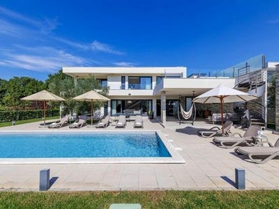 /international/hr/novigrad-istria-county-310109107038/