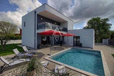 /international/hr/liznjan-istria-county-310100363732/