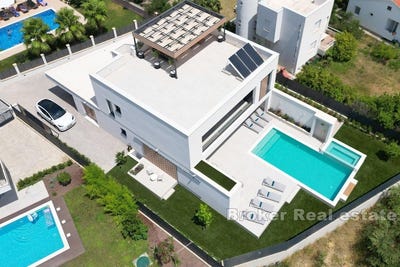 /international/hr/rnovnica-split-dalmatia-county-310107219364/