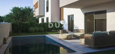 /international/hr/vodice-sibenska-ulica-310108487989/