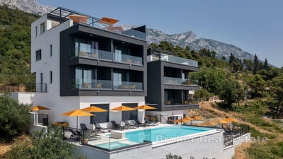 /international/hr/makarska-split-dalmatia-county-310107219390/