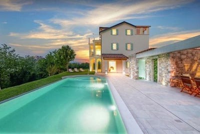 /international/hr/umag-istria-county-120090897326/