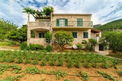 /international/hr/bol-split-dalmatia-county-120094442226/