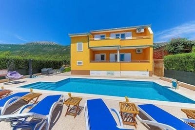 /international/hr/split-split-dalmatia-county-120090895982/
