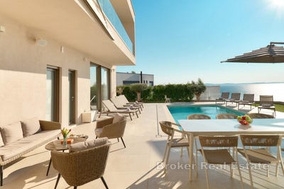 /international/hr/podstrana-split-dalmatia-county-310107219474/