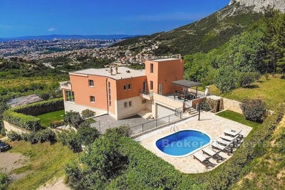 /international/hr/solin-split-dalmatia-county-310107219262/