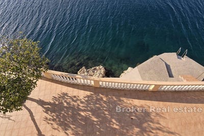 /international/hr/karlobag-lika-senj-county-310107219386/