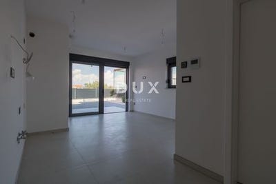 /international/hr/murter-sibenska-ulica-310108898211/