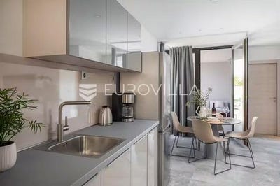 /international/hr/vis-split-dalmatia-county-310106690215/