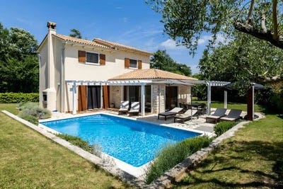 /international/hr/labin-istria-county-310106222379/