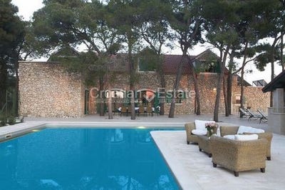 /international/hr/supetar-split-dalmatia-county-120098077332/