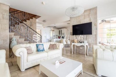 /international/hr/omis-split-dalmatia-county-310101691575/