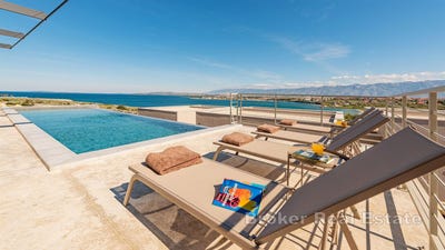 /international/hr/pag-zadar-county-310107219351/