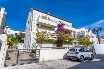 /international/hr/bol-split-dalmatia-county-120079097992/