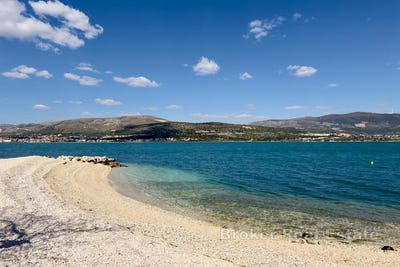 /international/hr/iovo-split-dalmatia-county-310107218855/