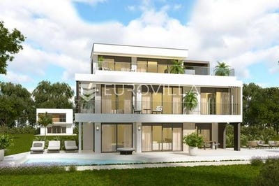 /international/hr/split-split-dalmatia-county-310107147895/