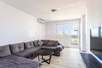 /international/hr/split-split-dalmatia-county-310108187509/