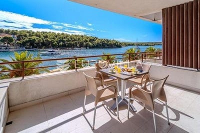 /international/hr/brac-split-dalmatia-county-310104801032/
