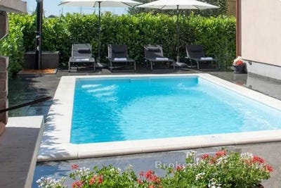 /international/hr/trogir-split-dalmatia-county-310107625829/