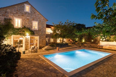 /international/hr/stari-grad-split-dalmatia-county-310098144135/
