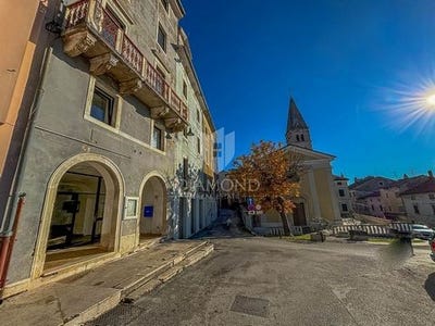 /international/hr/buje-istria-county-120096356276/