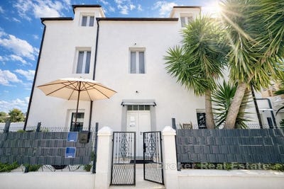 /international/hr/trogir-split-dalmatia-county-310107625612/