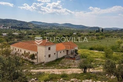 /international/hr/brac-split-dalmatia-county-310107863723/