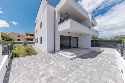 /international/hr/murter-murter-sibenska-ulica-310099341168/