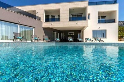 /international/hr/split-split-dalmatia-county-120090897358/