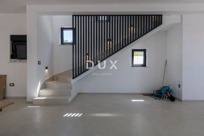 /international/hr/murter-sibenska-ulica-310108869751/