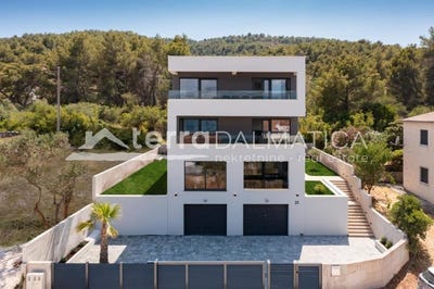 /international/hr/iovo-split-dalmatia-county-310108407340/
