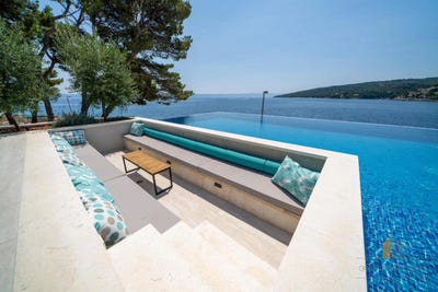 /international/hr/sumartin-split-dalmatia-county-310097614139/