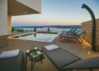 /international/hr/omis-split-dalmatia-county-120083261384/