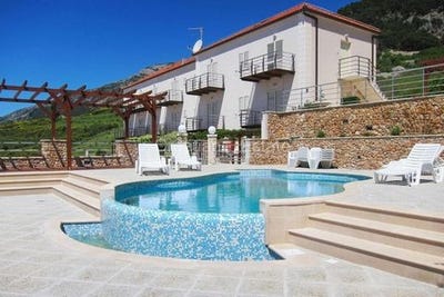 /international/hr/bol-split-dalmatia-county-120098198450/
