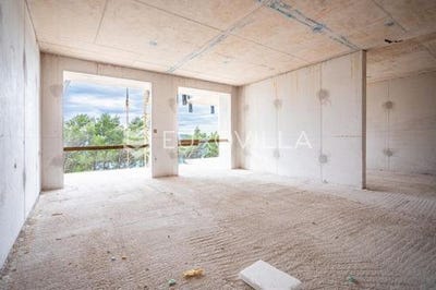 /international/hr/omis-split-dalmatia-county-310103348568/