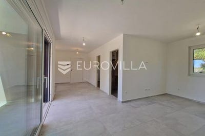 /international/hr/zadar-zadar-county-310108488059/