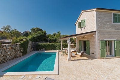/international/hr/vrboska-split-dalmatia-county-310103486123/